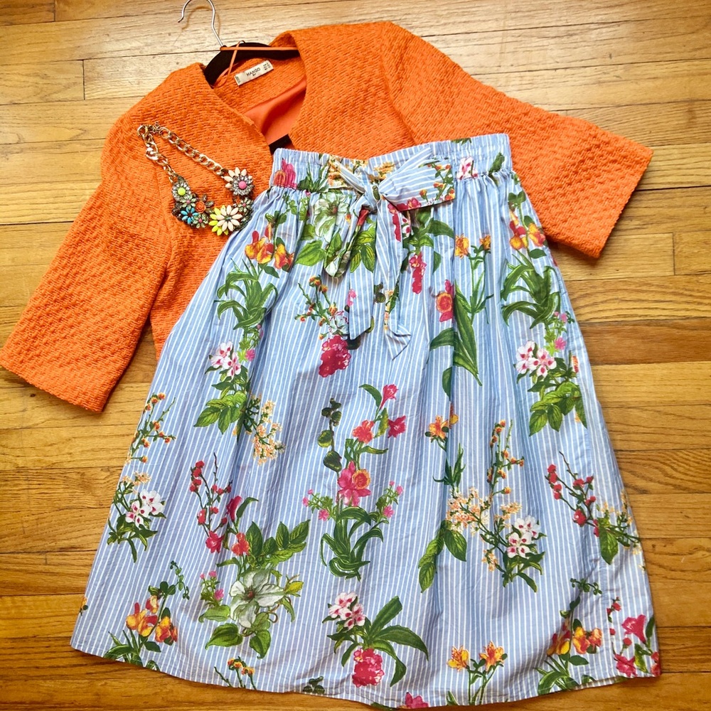 Truly 4 You size 4 floral midi skirt.